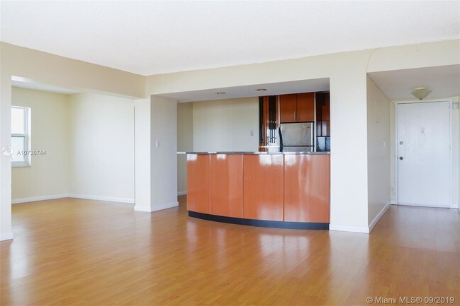 Building Photo - 401 Golden Isles Dr