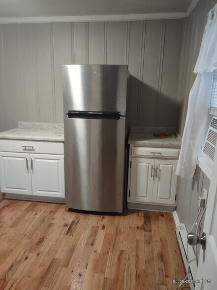 Lots of cabinets in the kitchen - 218 Lawrence St