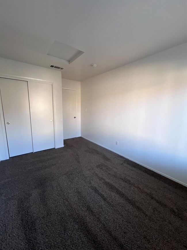 Building Photo - 461 Minnewawa Ave