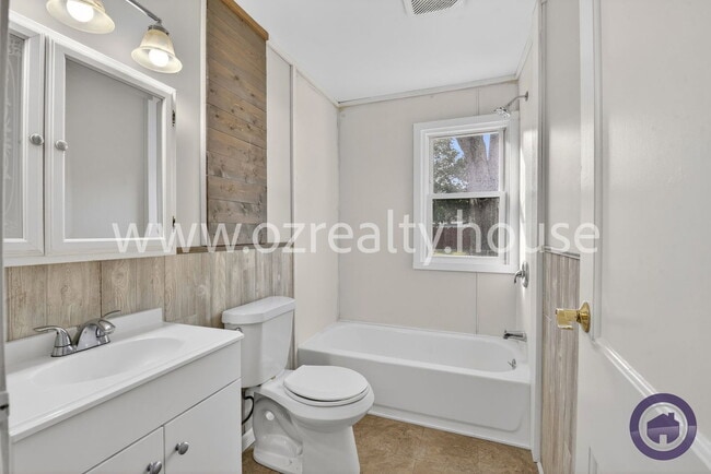 Building Photo - 123 S Masters Ct