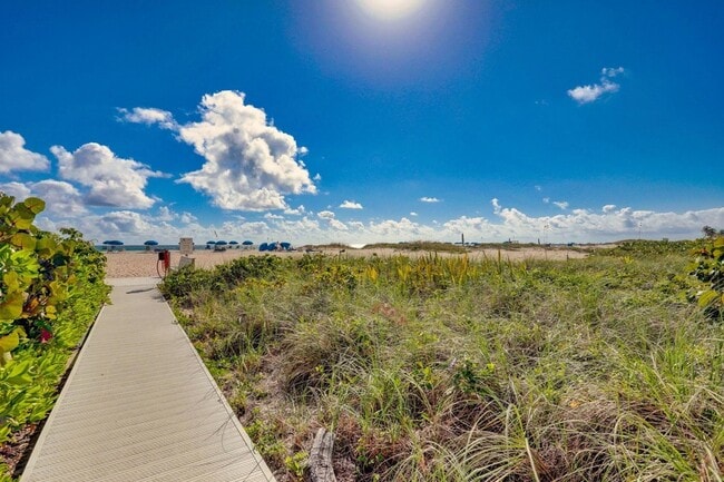 Building Photo - 2800 N Ocean Dr