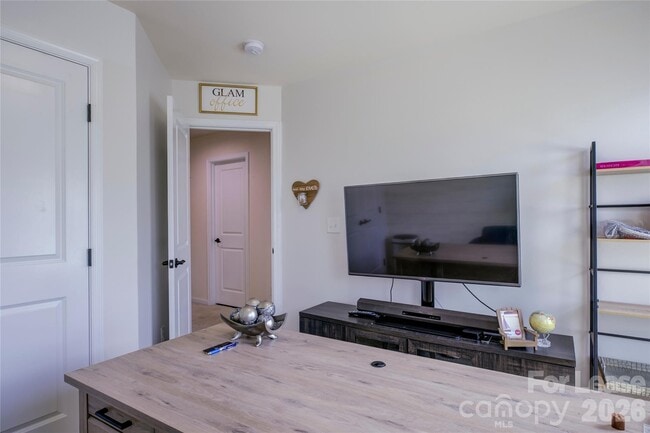 Building Photo - 1731 Evergreen Dr