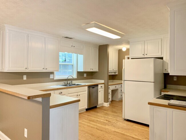 Building Photo - 4442 Keenly Valley Dr NE