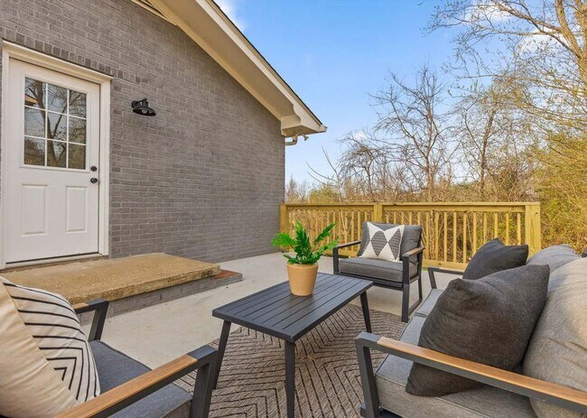 Building Photo - Charming Chattanooga Home in Prime Location!