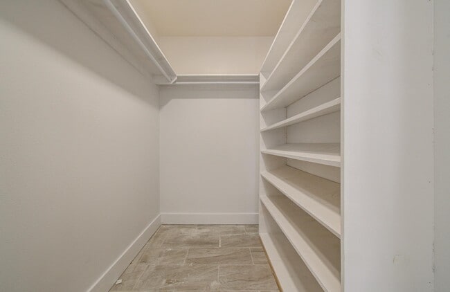 Building Photo - 494 Brandon Rd