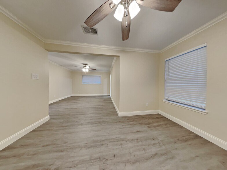 Building Photo - 2905 Shady Creek Dr