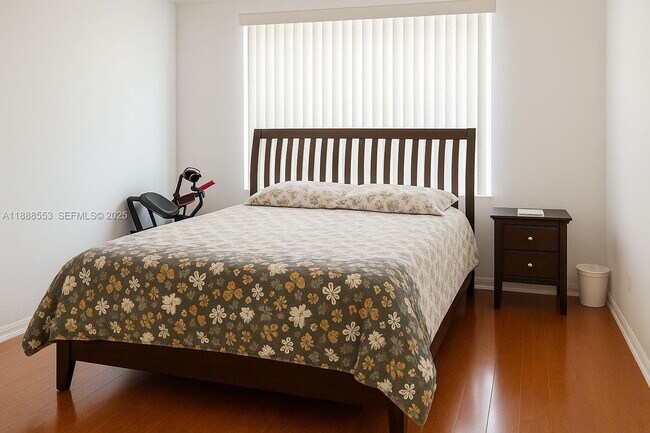 Building Photo - 8040 N Nob Hill Rd