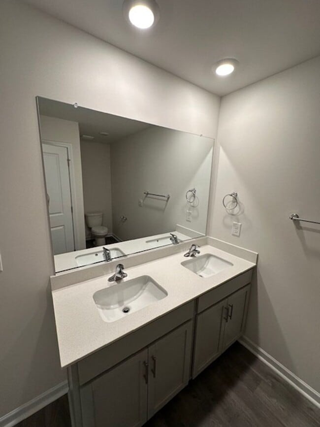 Building Photo - Graham