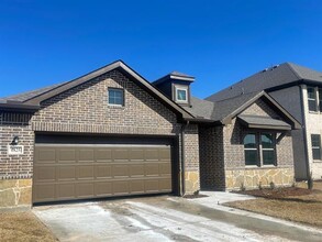 Building Photo - 1825 Plymouth Dr