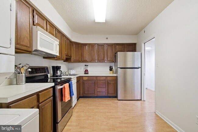 Building Photo - 3709 S George Mason Dr