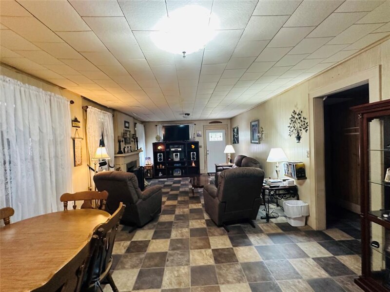Building Photo - 1204 N Beard Ave