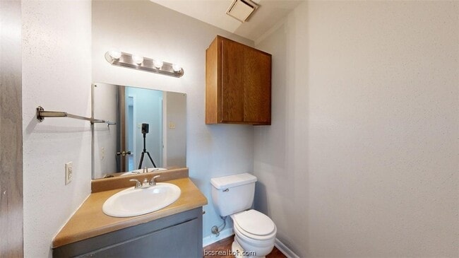 Building Photo - 2803 Longmire Dr