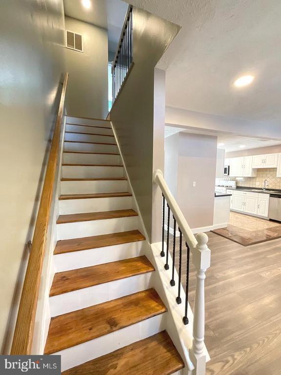 Building Photo - 404 Potomac Hills Dr