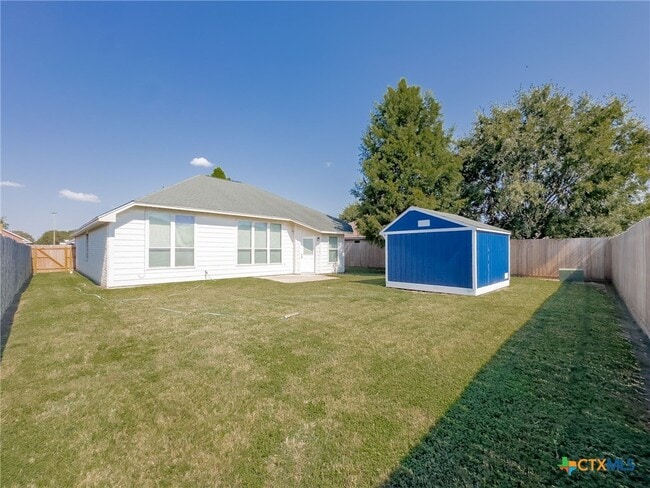 Building Photo - 111 Hackamore Ln