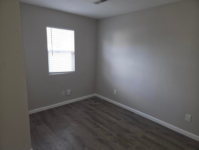 Building Photo - 1348 S Belmont Ave