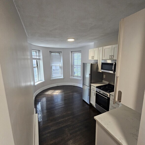 Building Photo - 10 Clearway St