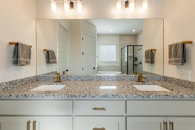 Building Photo - 2812 Sebring Cir