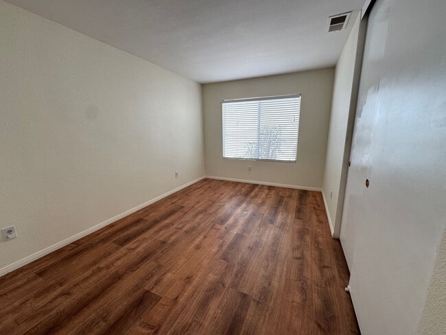 Building Photo - Open House Saturday 5/3 from 10 to 2pm-Bea...