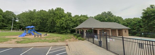 Building Photo - 1233 E Ogorman Ct