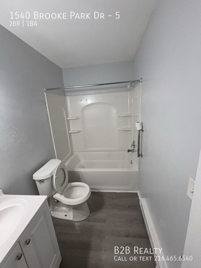 Building Photo - 1540 Brooke Park Dr