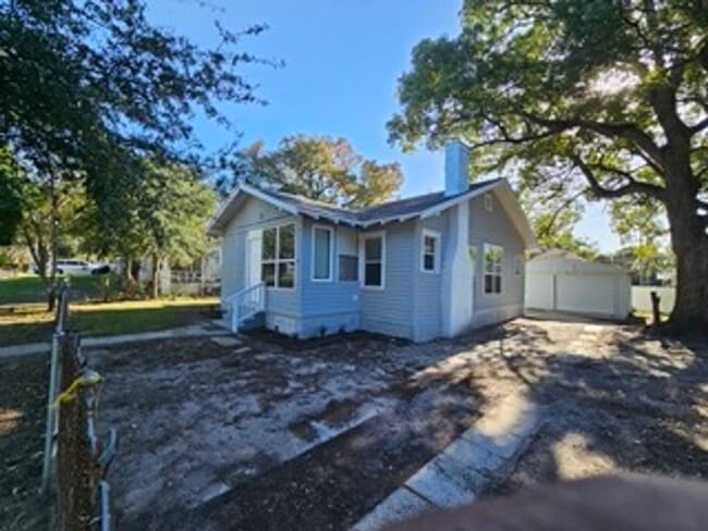 Building Photo - Spacious 3BR/2BA Home with Modern Amenities and Fenced Yard