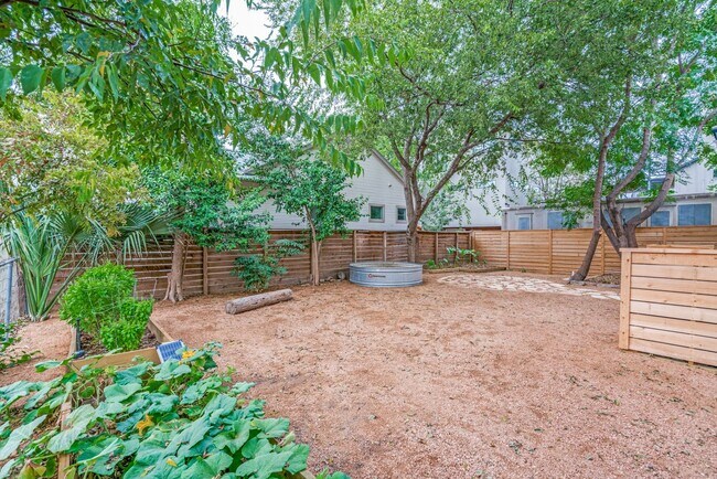 Building Photo - 210-M (ERL)