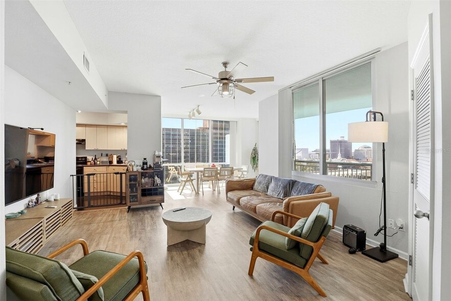 Building Photo - 322 E Central Blvd