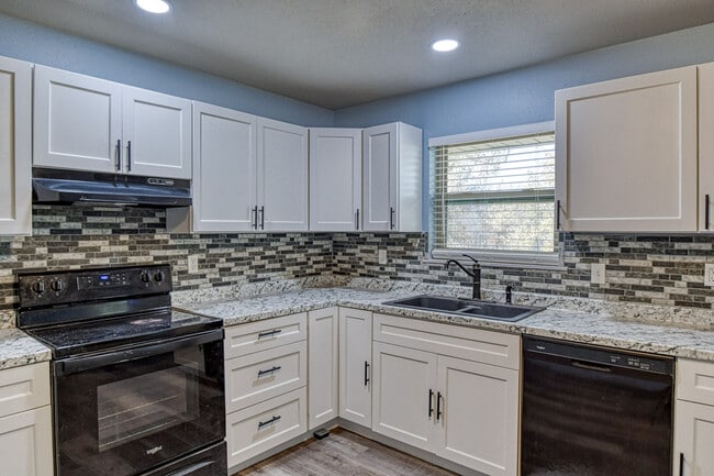 Building Photo - 1108 US Hwy 277