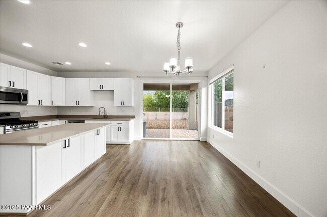 Building Photo - 1643 Stratford Pl