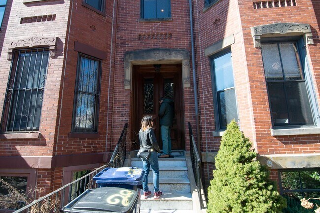 Building Photo - Central Mission Hill Location. Steps from the T Stop. In-Unit Washer and Dryer. Recently Renovate...