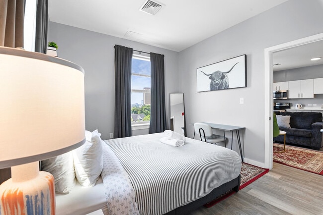 Building Photo - 95 Broadway-SI ID1240348P