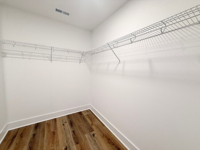 Building Photo - 3 Bedroom Home with 2 Car Garage and Resort Style Pool Access