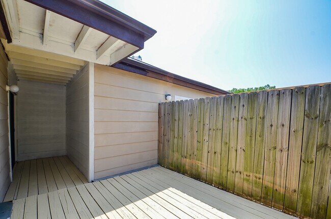 Building Photo - 8810 Ilona Ln