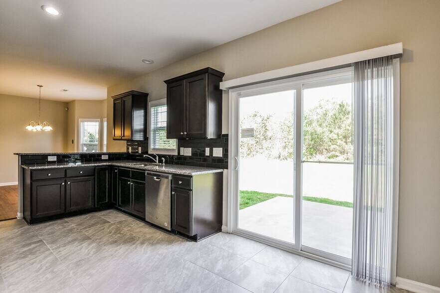 Building Photo - 229 Darecrest Ln