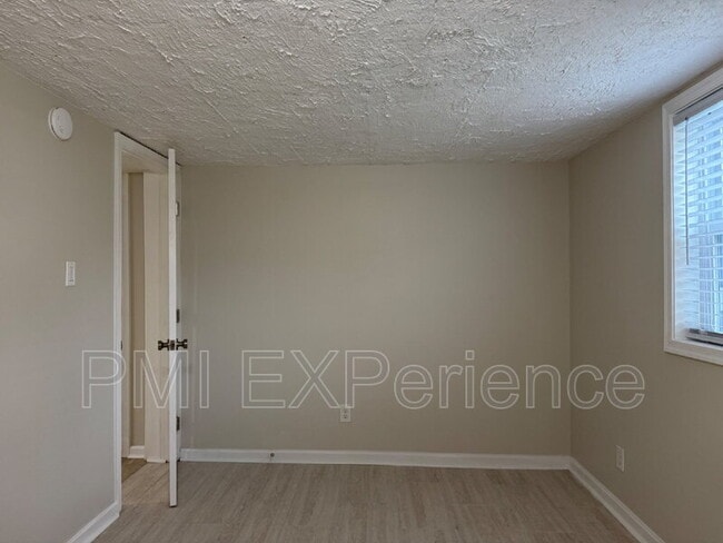 Building Photo - 8203 Comet Dr