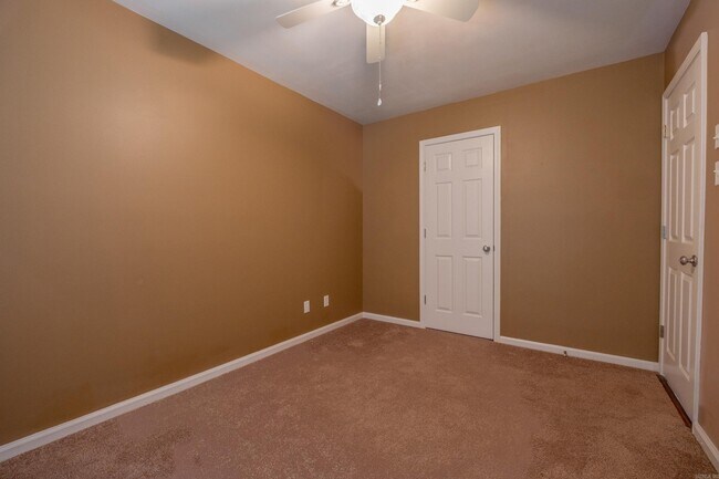 Building Photo - 7 Brennan Ln