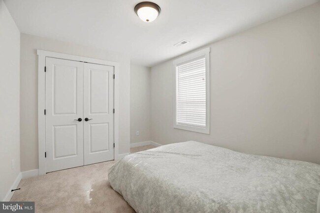 Building Photo - 722 Whitneys Landing Dr