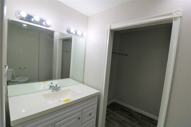 Building Photo - 2705 Wilmington Dr