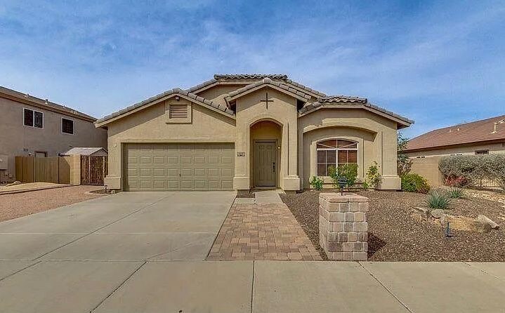 Building Photo - 462 E Rosebud Dr