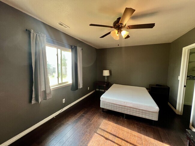 Building Photo - Gorgeous 4 Bedroom Home in Briargate!
