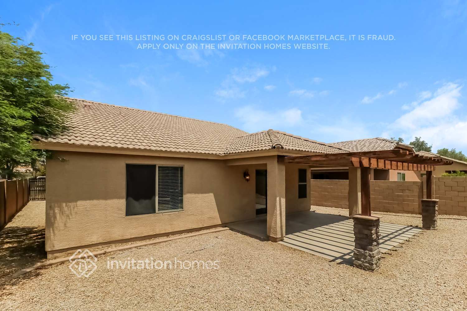 Building Photo - 10613 W La Reata Ave
