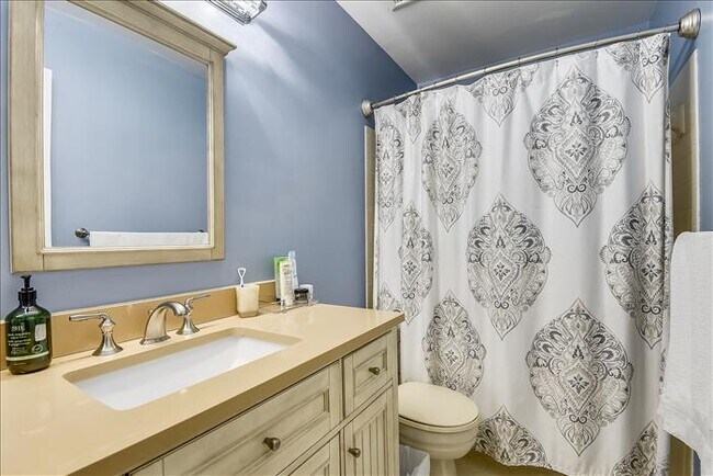 2nd Floor Hall Bathroom - 2154 Silentree Dr