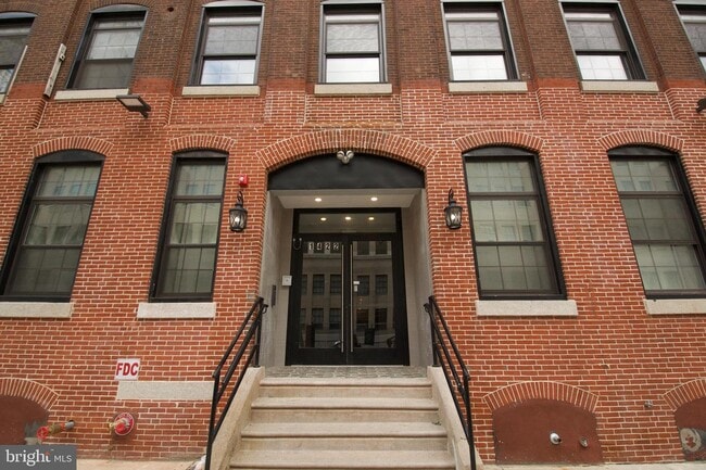 Building Photo - 1422 Callowhill St