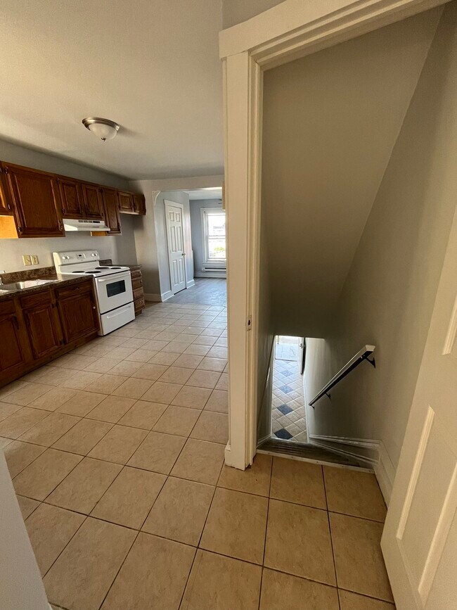 Entrance to Apartment - 332 Franklin St