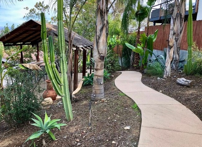 Building Photo - Stunning 3 Bedroom 2 Bathroom Home in La Mesa!