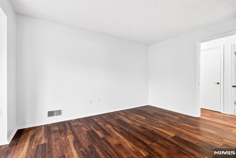 Building Photo - 556 Holly Ct