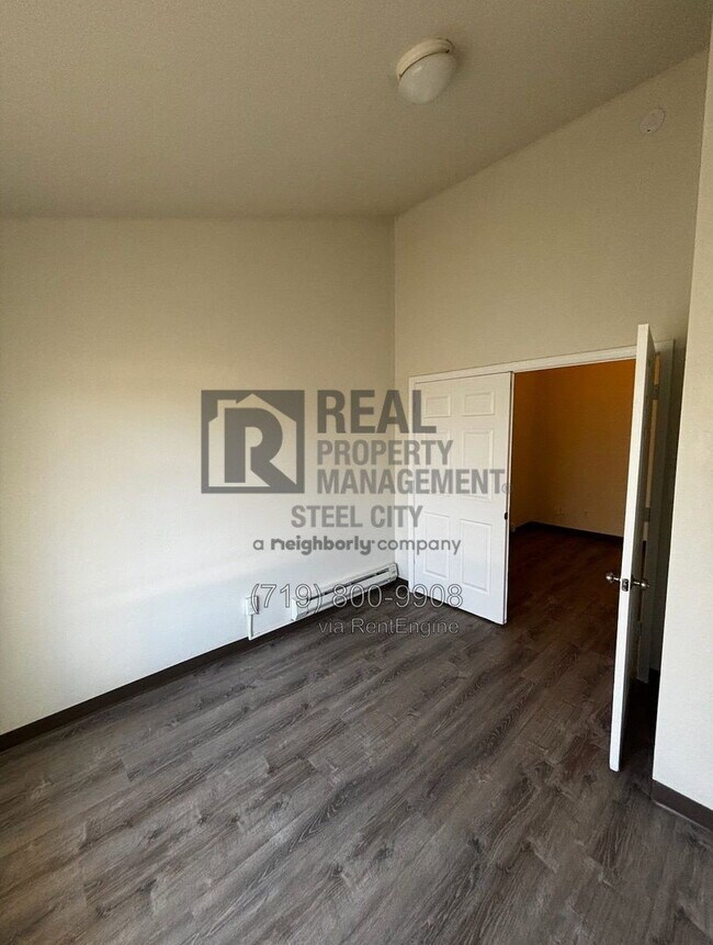 Building Photo - 1715 Oakshire Ln