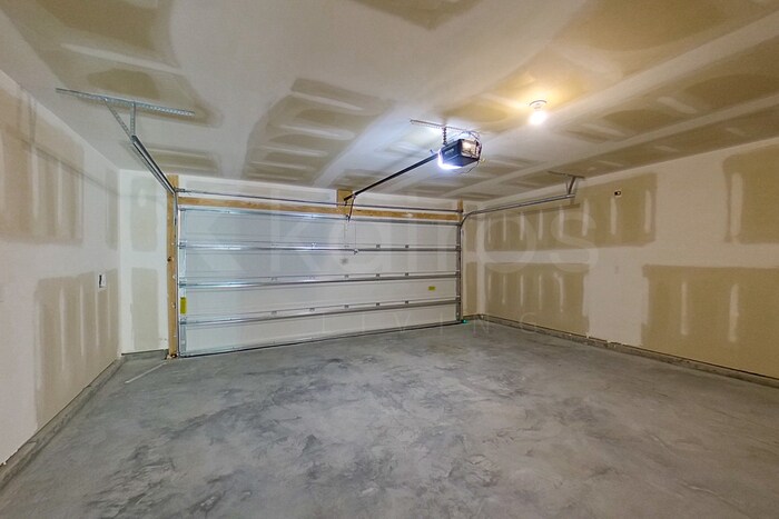 Building Photo - 121 Inez Ave