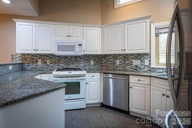 Building Photo - 14623 Waterside Dr