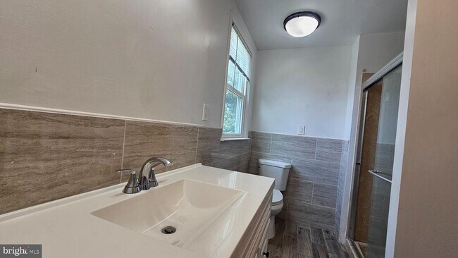 Building Photo - 328 Rees Dr